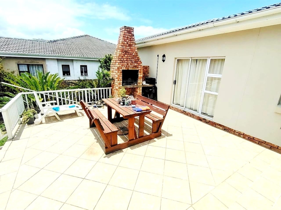 6 Bedroom Property for Sale in Kidds Beach Eastern Cape